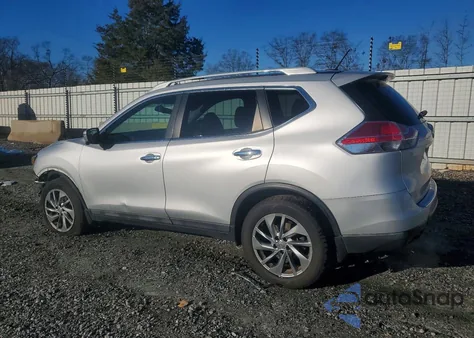 2015 Nissan Rogue S z USA, uszkodzony, nr VIN 5N1AT2MV2FC889237